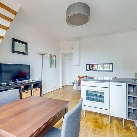 Apartment Typically Parisian *