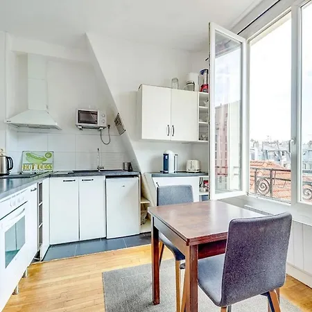Apartment Typically Parisian *